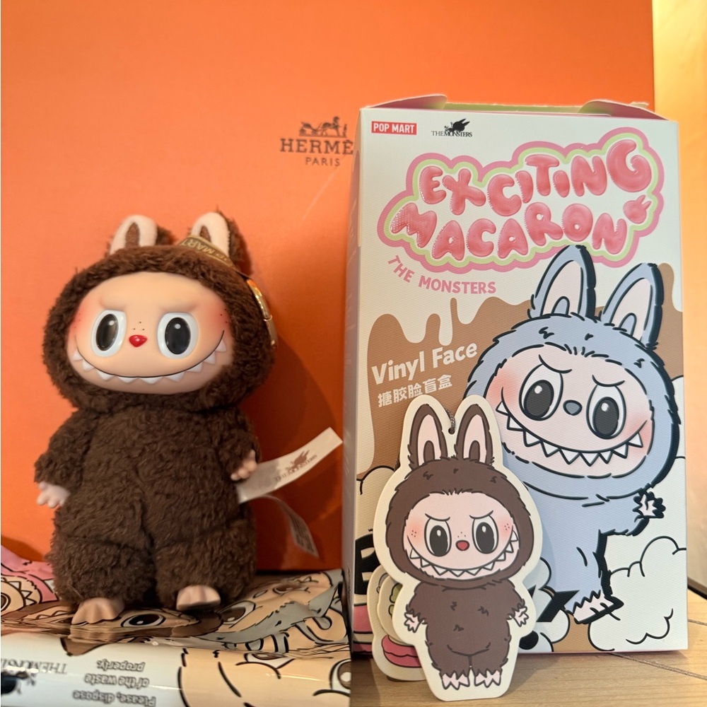 Exciting Macaron Labubu SECRET CHESTNUT COCOA